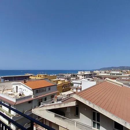 - 50m De La Apartment *